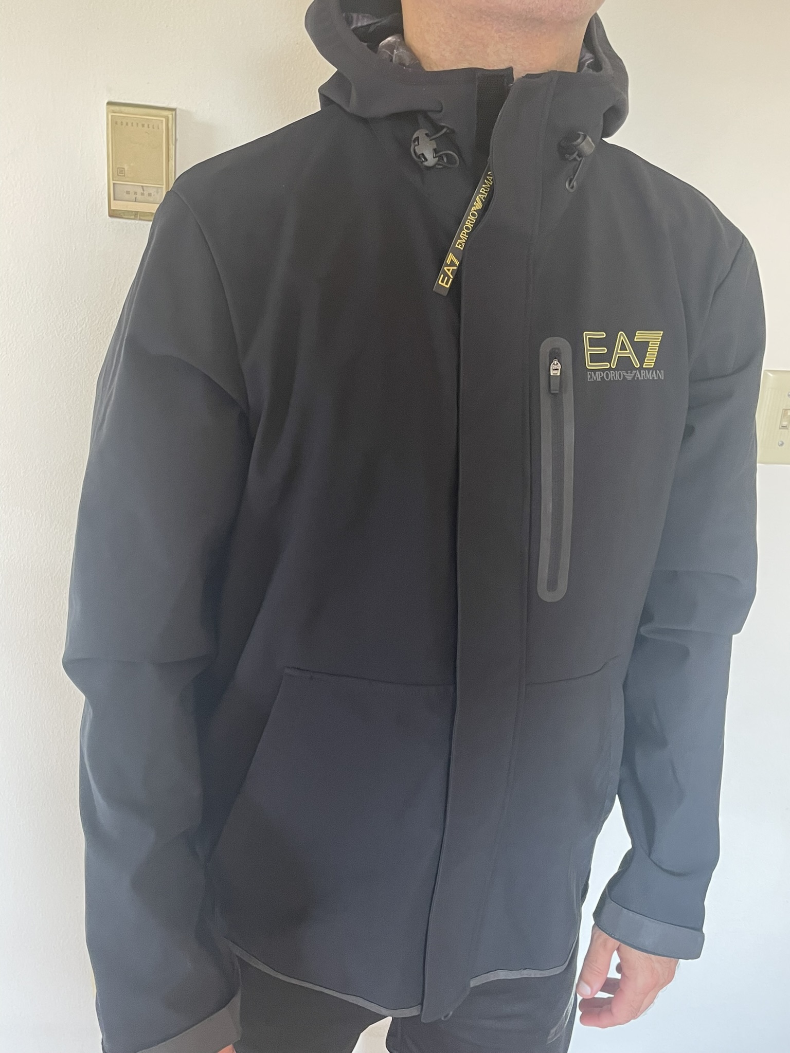 Jaqueta EA7 Emporio Armani com capuz — M
